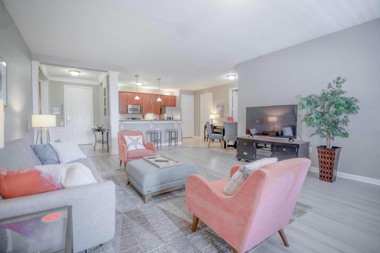 Luxury ! Vista Cay Lake View Joy - Next to Pool Near Parks & OCCC - B&B
