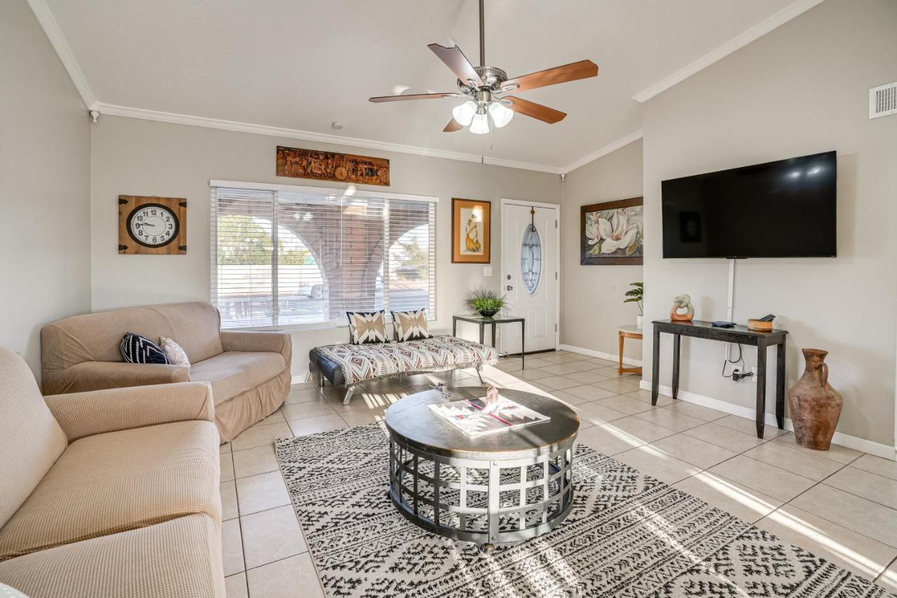 8 Mi to State Farm Stadium Glendale Home with Grill - Ferienwohnung