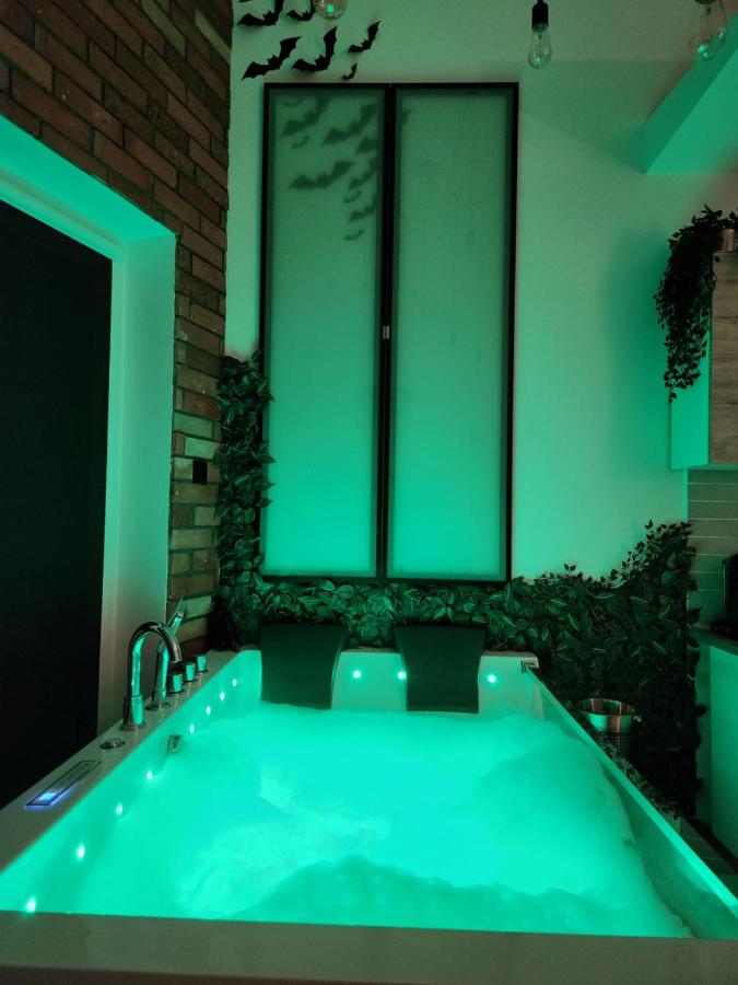 King Room with Spa Bath