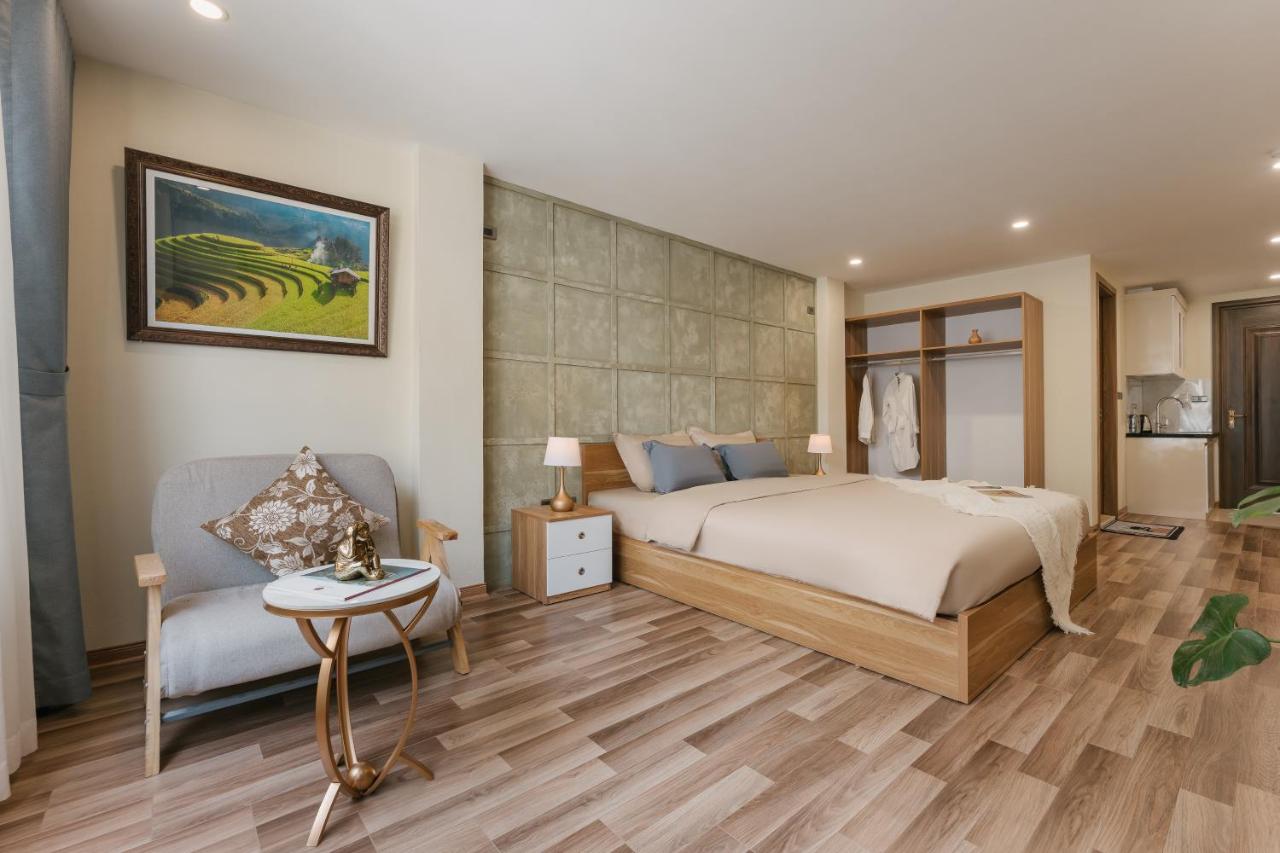 Estudio con cama extragrande y sofá cama