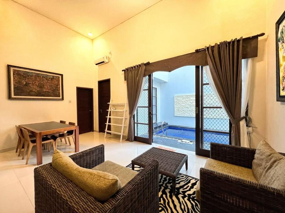 Villa Blue Monyet 25 C Uluwatu - B&B
