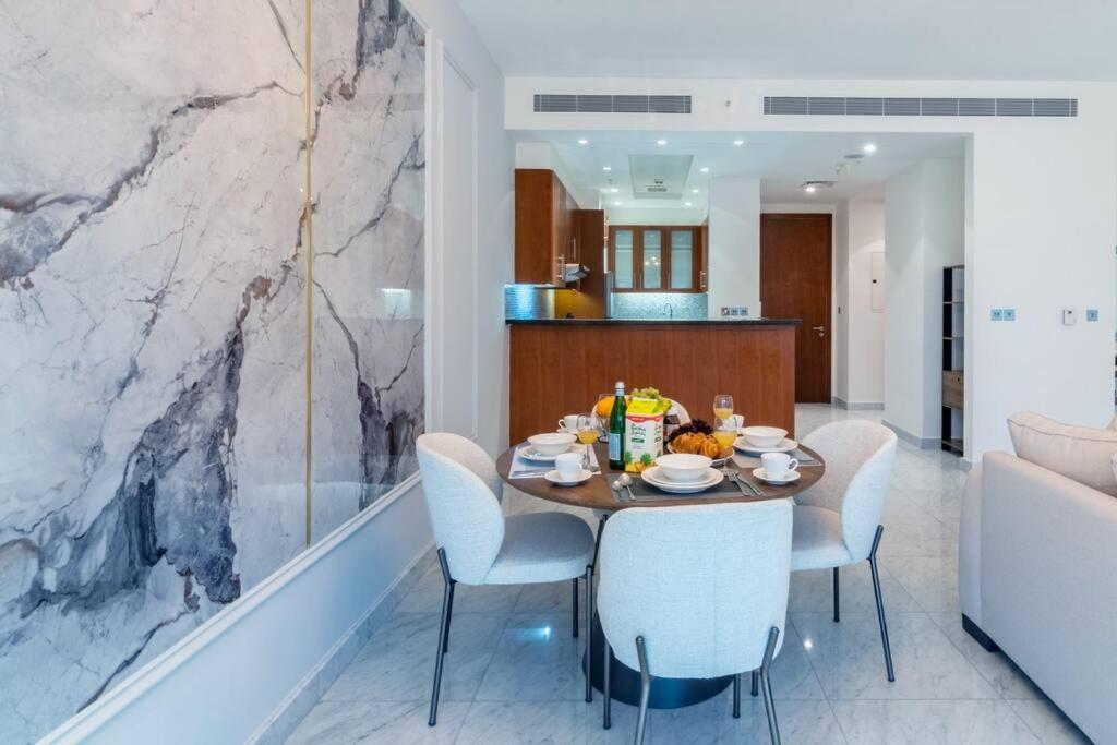 FIRST CLASS 1BR Luxurious DIFC Retreat - Bed and Breakfast Dubai