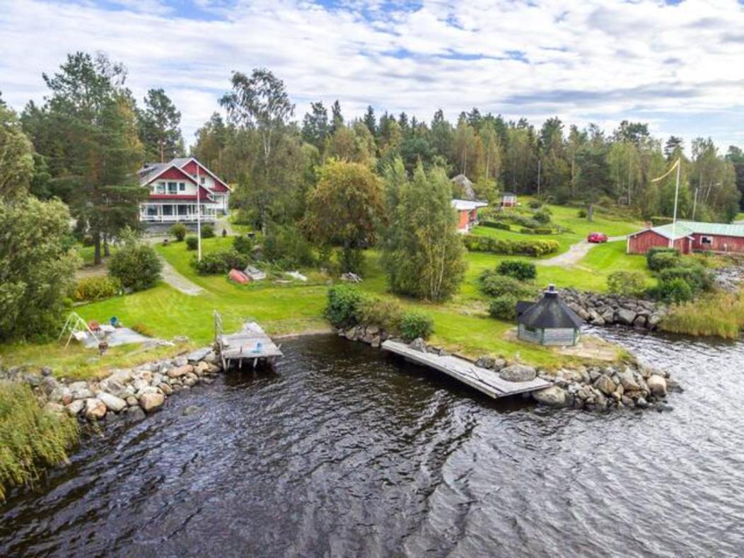 Big 4 bedroom house with sauna by the sea - B&B