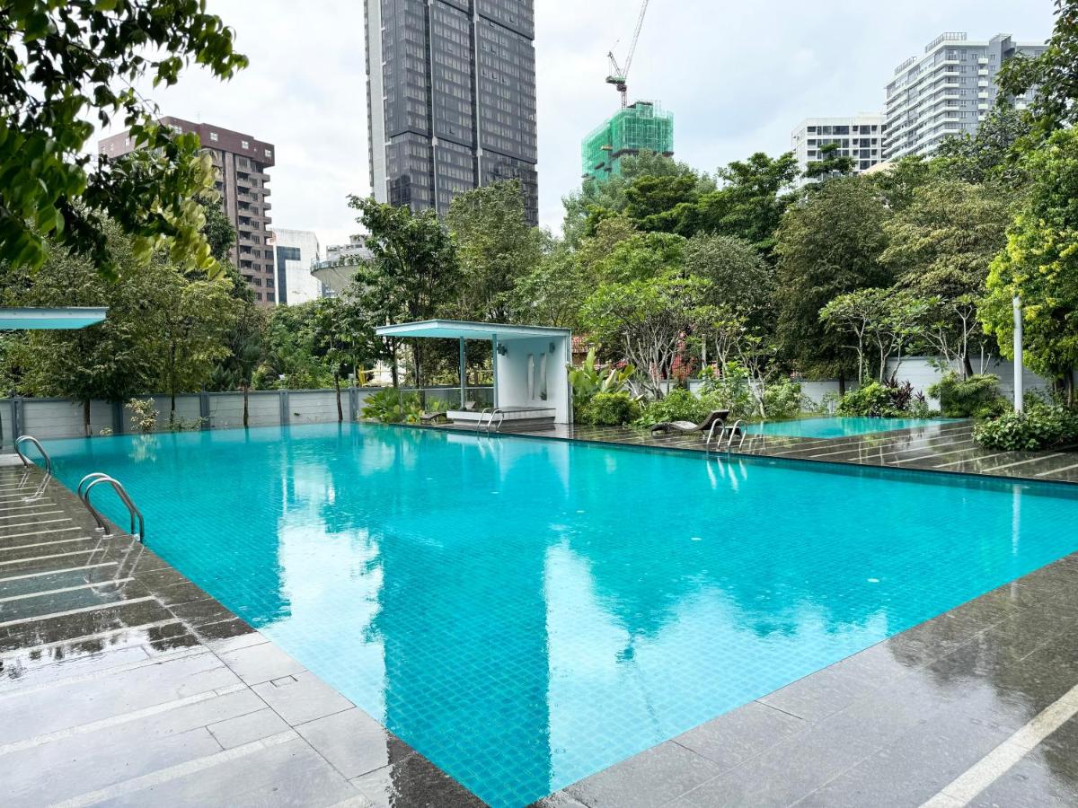 8 KLCC 5 minutes to Jalan Alor Street Bukit Bintang Pavilion 10 Pax 3R2B - Bed and Breakfast Kuala Lumpur