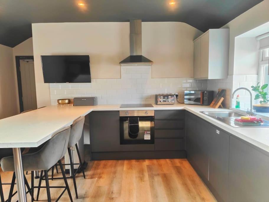Sloane modern 2 bedroom seafront Apartment - B&B