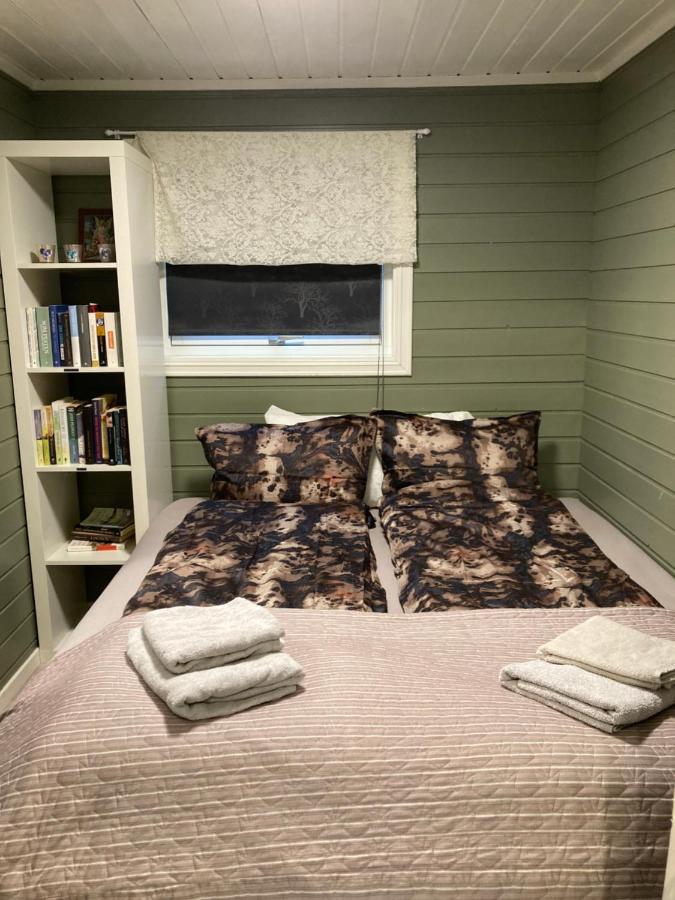 Cozy guesthouse in quiet area of central Leknes - B&B