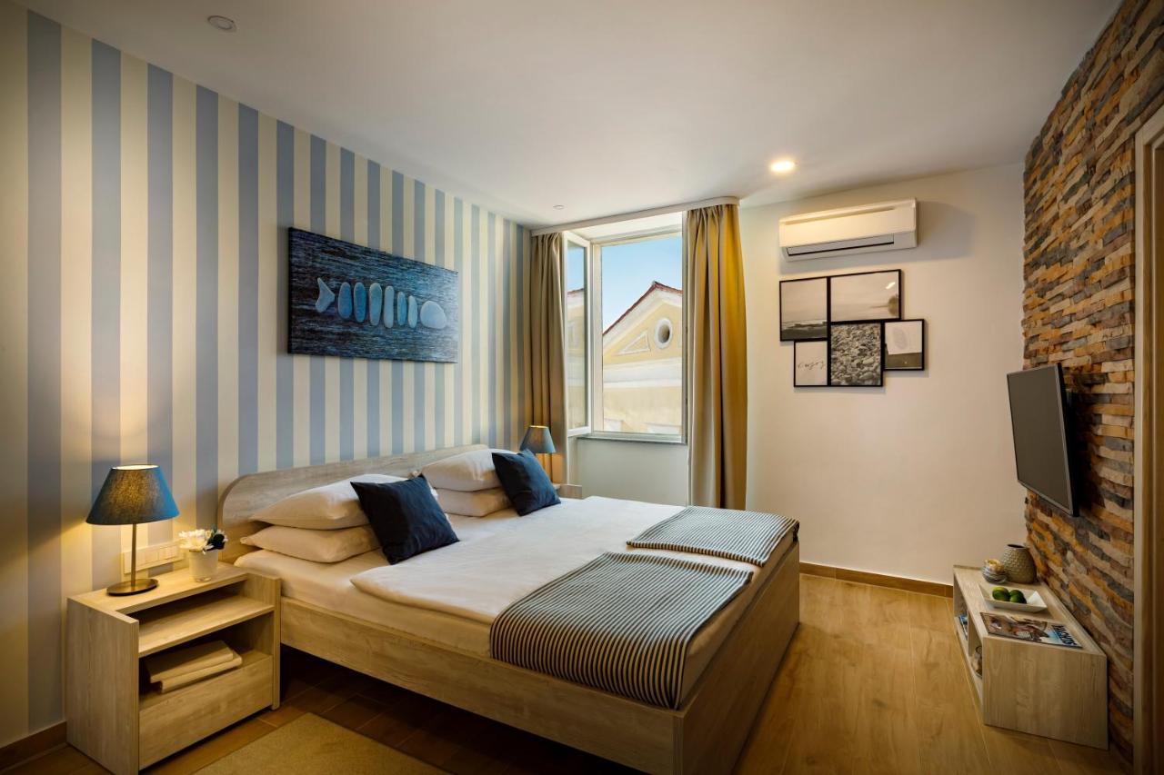Room for 2 Old town view