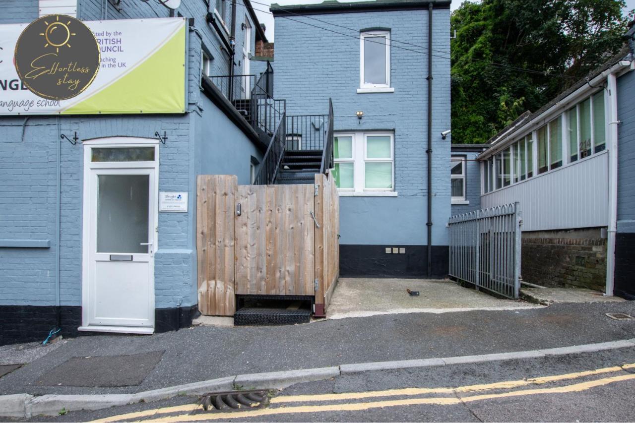 The Loft -Contractors, Professionals, Leisure Guests Parking, WiFi, BH1, Sleeps up to 8, - B&B
