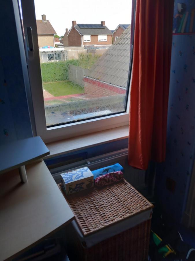 Eenpersoonskamer met gezamenlijke badkamer - B&B