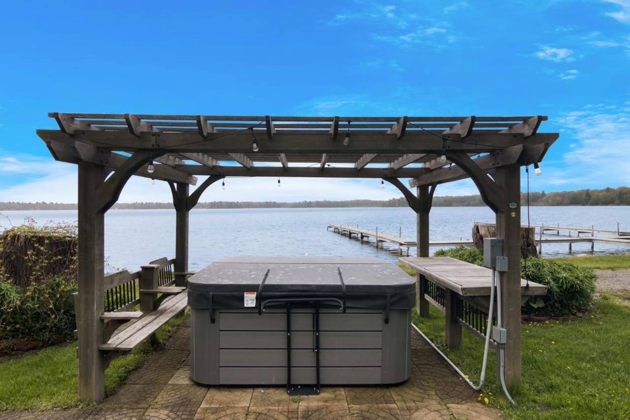 3BR Fife Lake Getaway with Fire Pit & Hot Tub - B&B