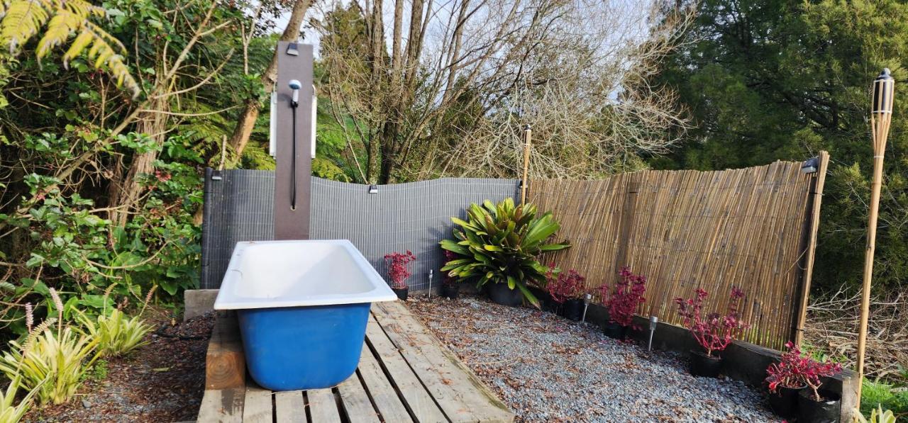 Cozy Cabin2 with outdoor Bath at Dairy Flat Farm - Chambres d’hôtes