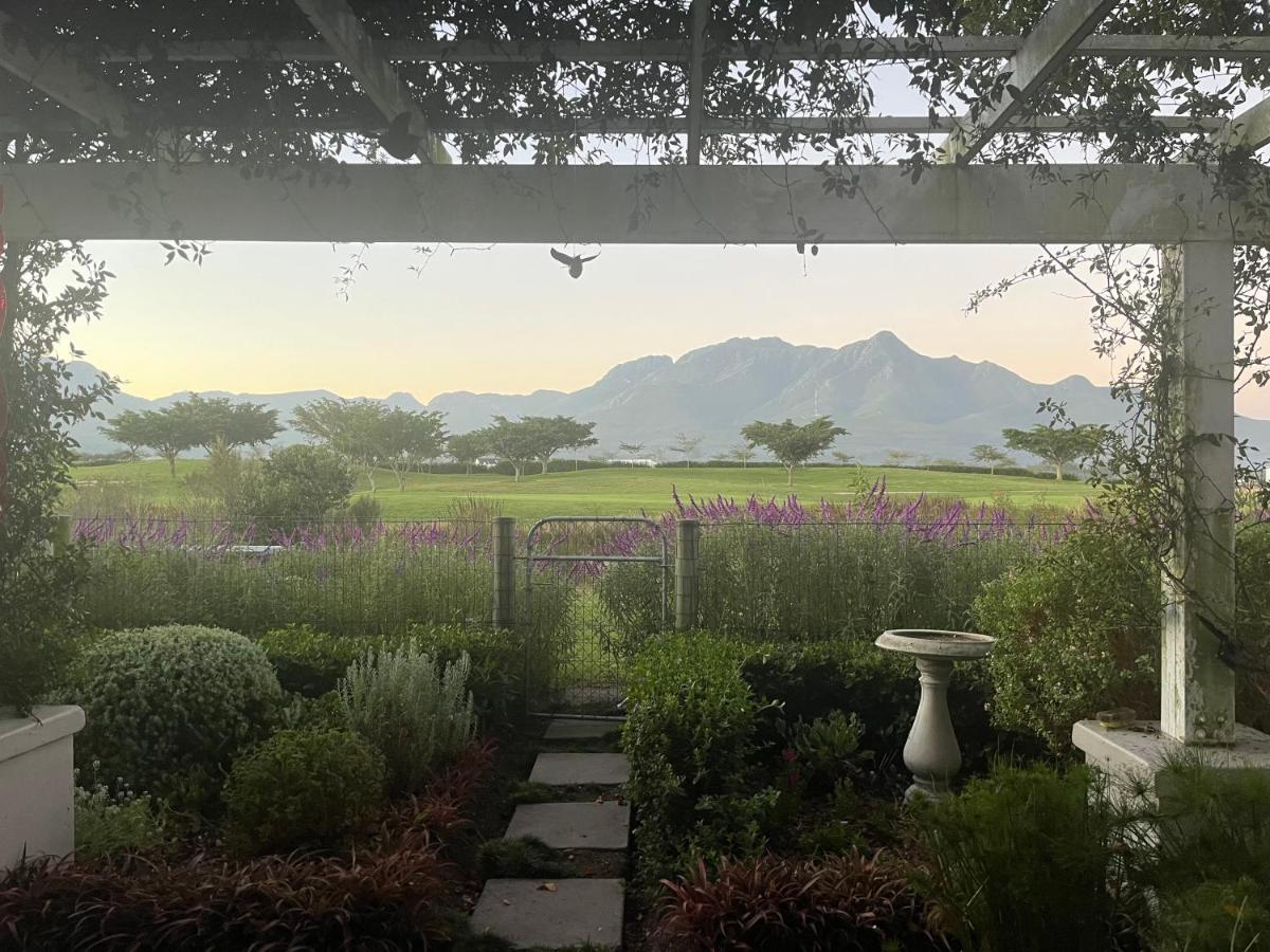 Above Par Kingswood - B&B George