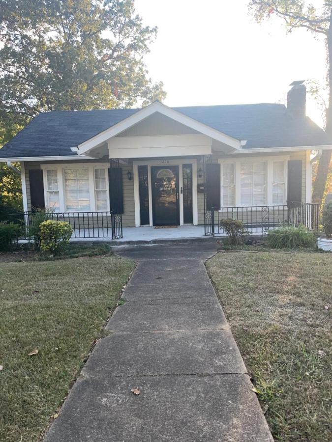 Conveniently located spacious 3br Bush tavern - B&B