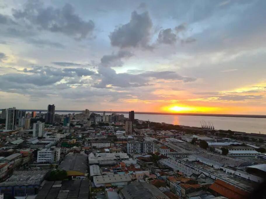 Apt amplo e confortável no umarizal com bela vista da baia - B&B