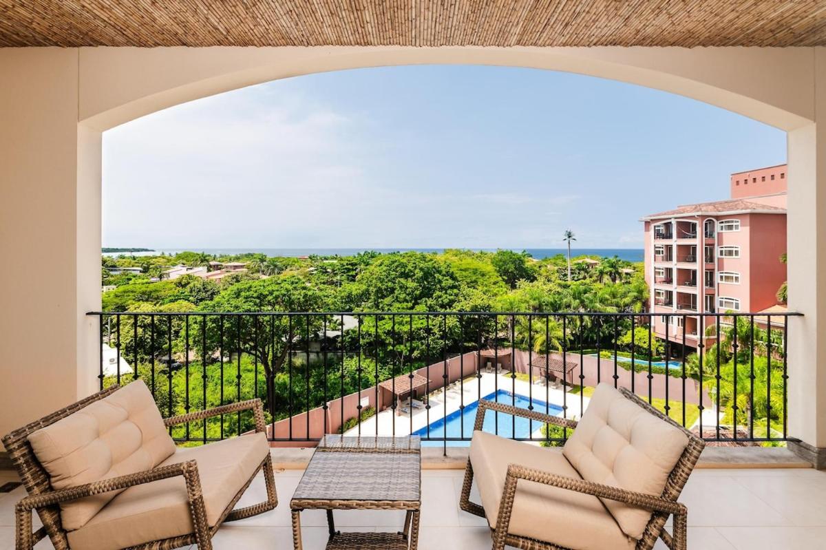 Langosta Beach Ocean View Penthouse w Pool - B&B Tamarindo