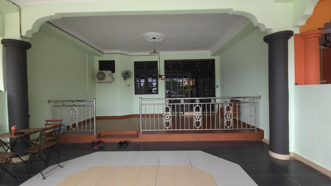Rasha Homestay - Bed and Breakfast