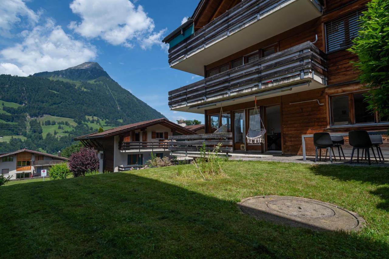 Spacious flat with excellent location & parking - B&B Reichenbach