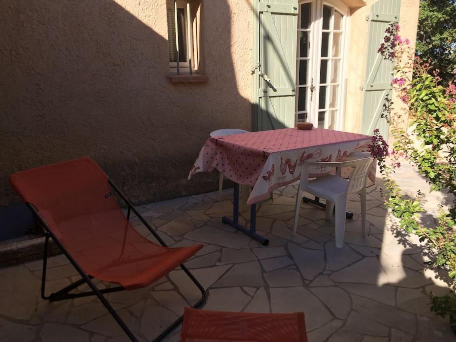 Studio indépendant en RDC de villa, parking - Bed and Breakfast Pertuis