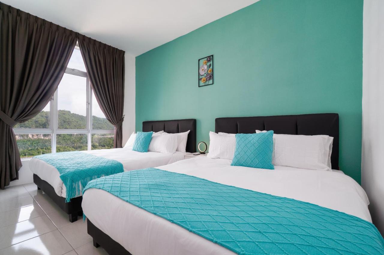 Two-Bedroom Apartment with Mountain View