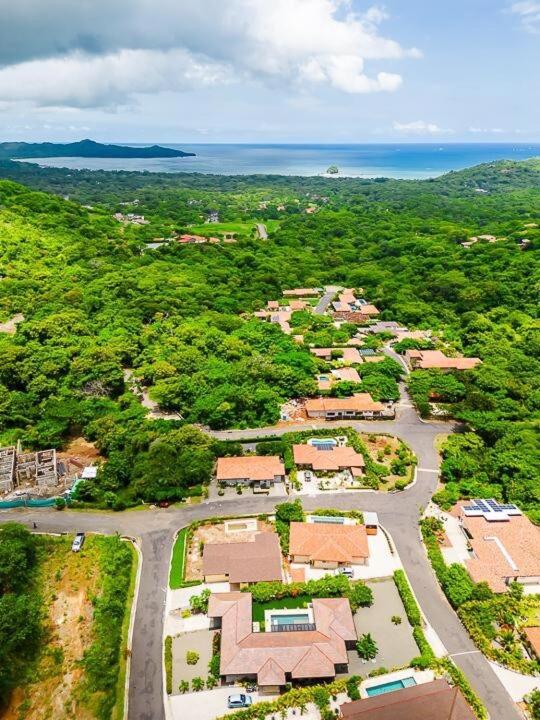 Private Pool Villa with 24-7 Concierge Service - B&B Playa Flamingo