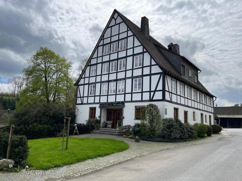 Ferienhof Kotthoff am Hennesee - B&B