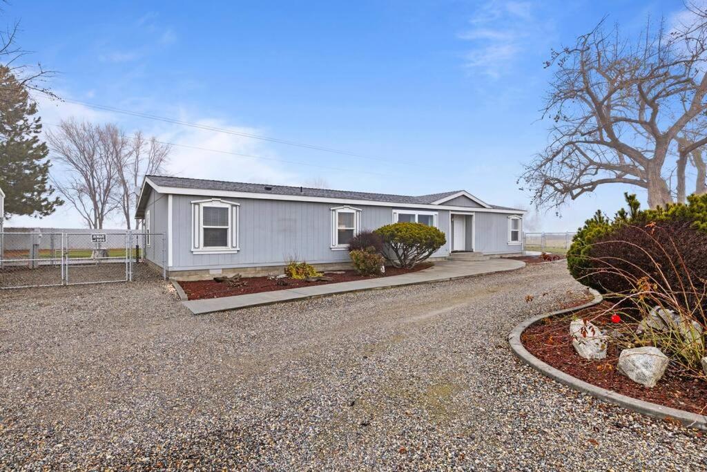 Acres of Private & Spacious Country Escape! - Bed and Breakfast Kennewick