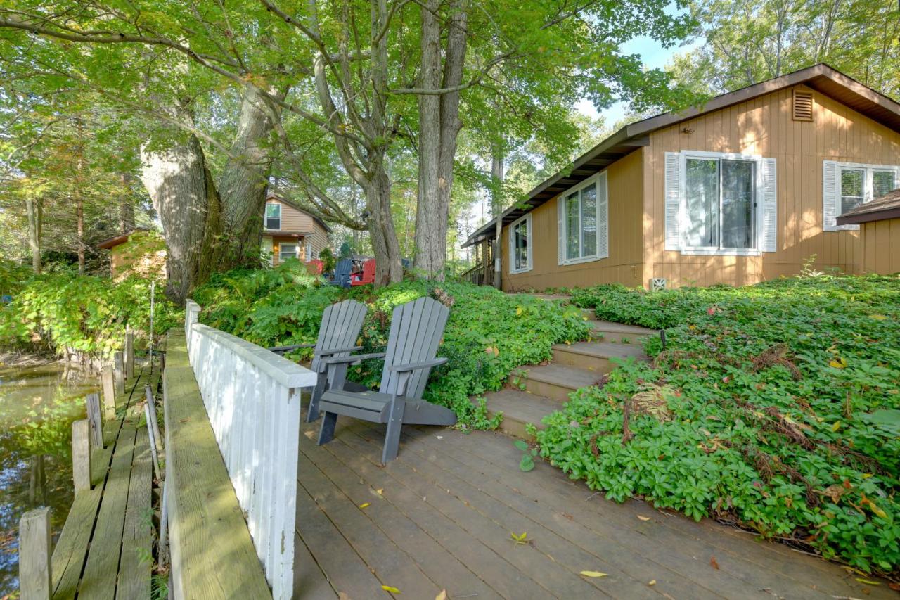 Chautauqua Lake Access: Waterfront Cottage w/ Dock - Chambres d'hôtes Mayville