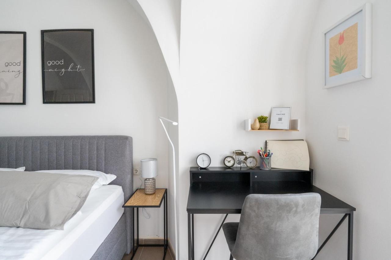 Superior One-Bedroom Apartment with Balcony