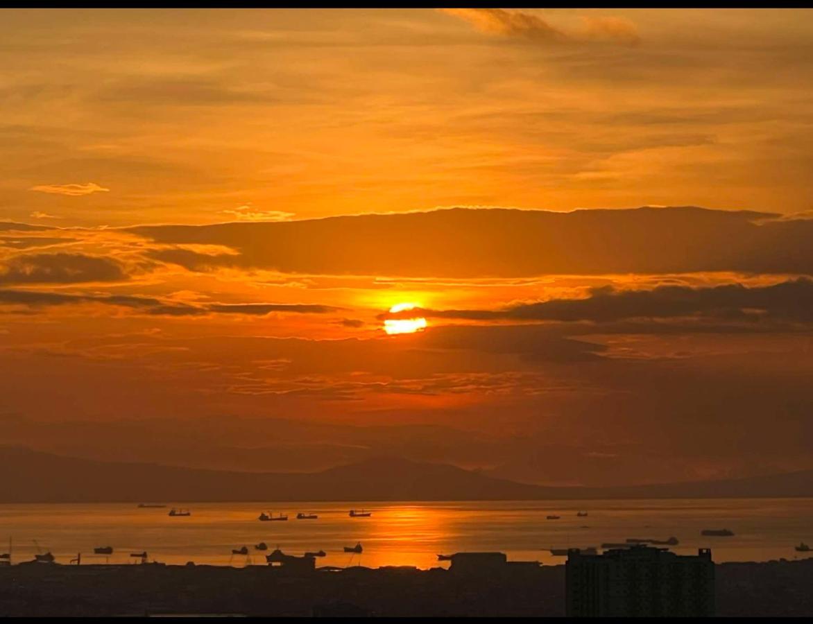 Spacious 1BR with Sunset view at The Celandine - B&B Manila