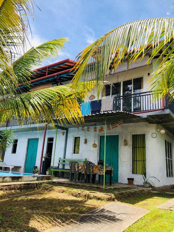 Tikkiries Guest House - B&B Hikkaduwa