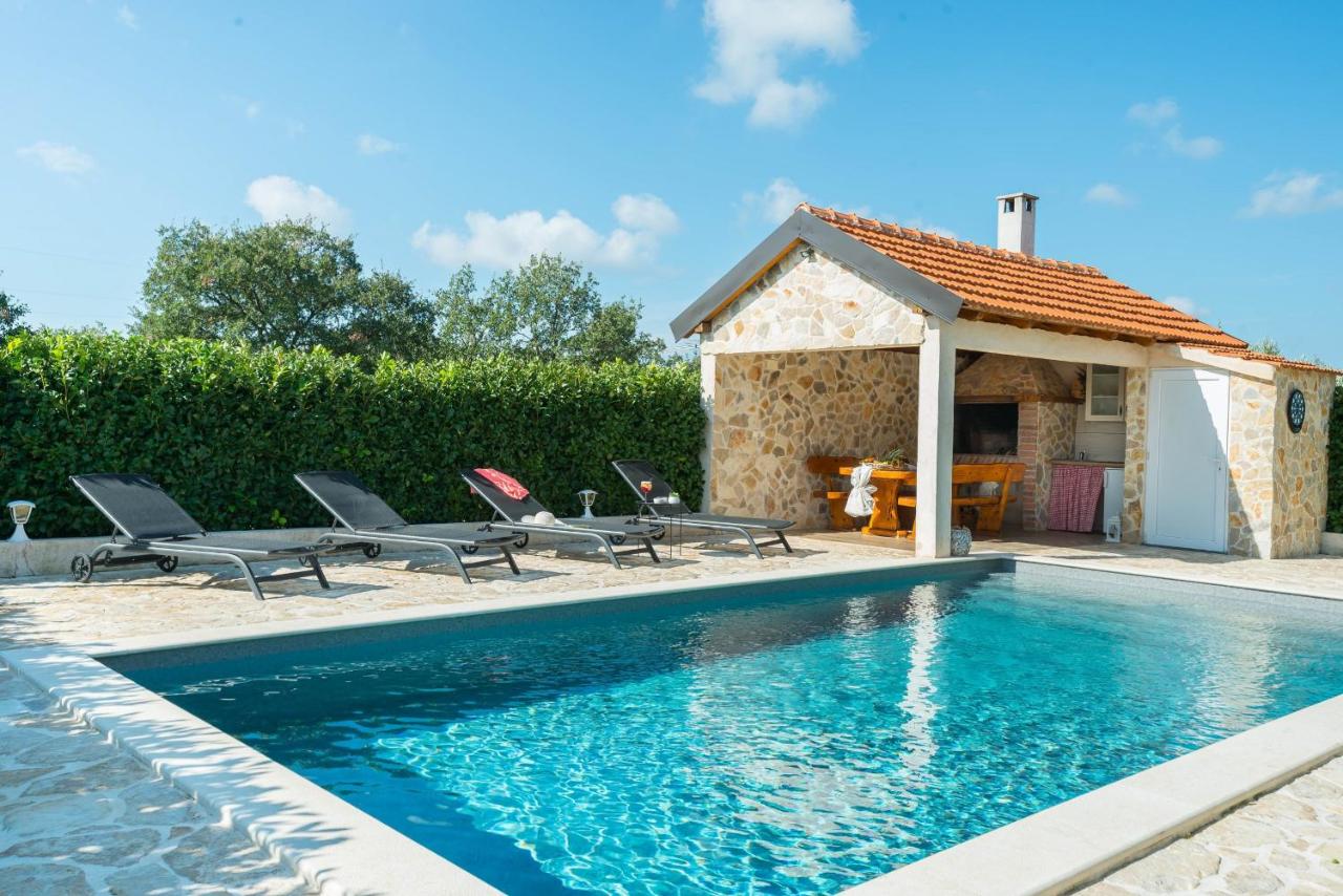 Holiday home Antonia with pool - Ferienwohnung Galovac