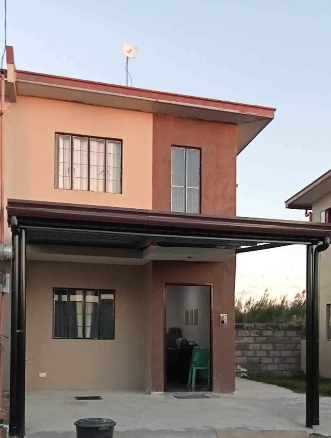 Unit 1 MG Cabanatuan Transient House MG's Place - Chambres d’hôtes