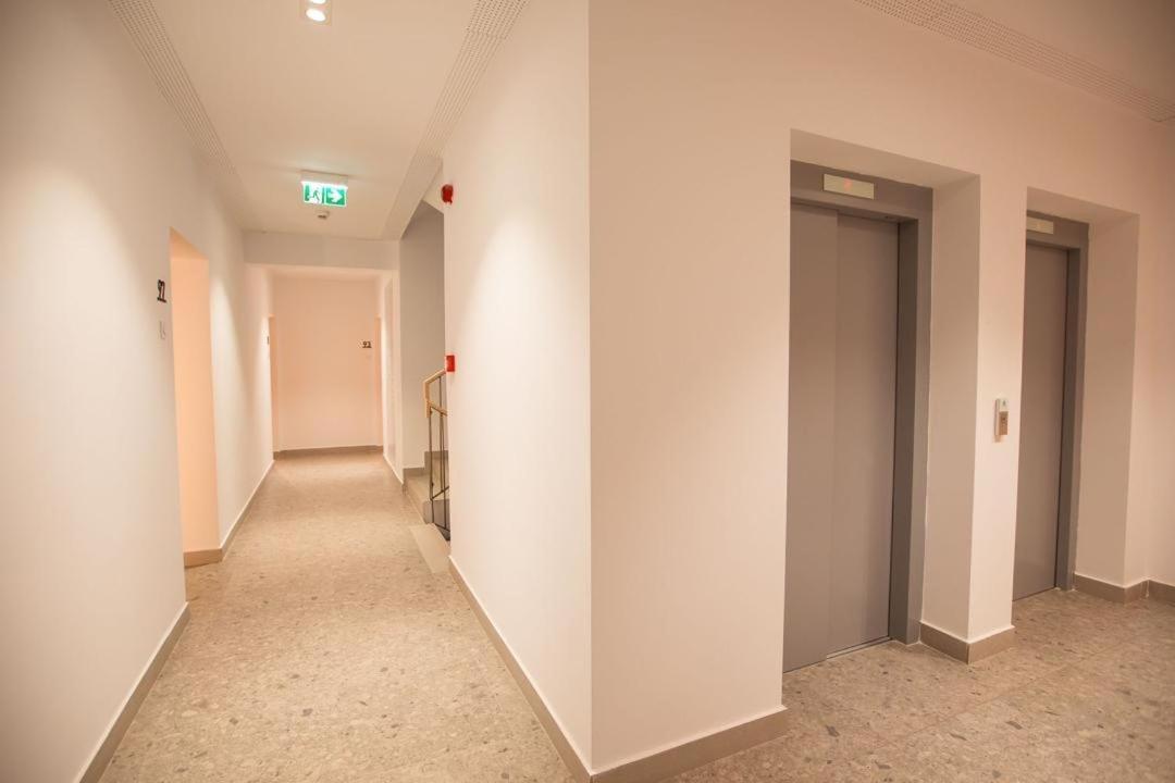 Escapism - Premium 1BR Apartment with Parking - B&B Bucarest