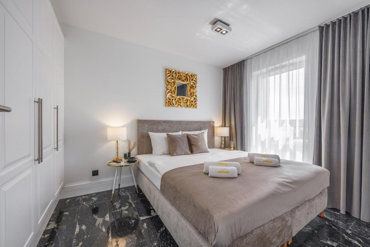Superior One-Bedroom Apartment with Terrace