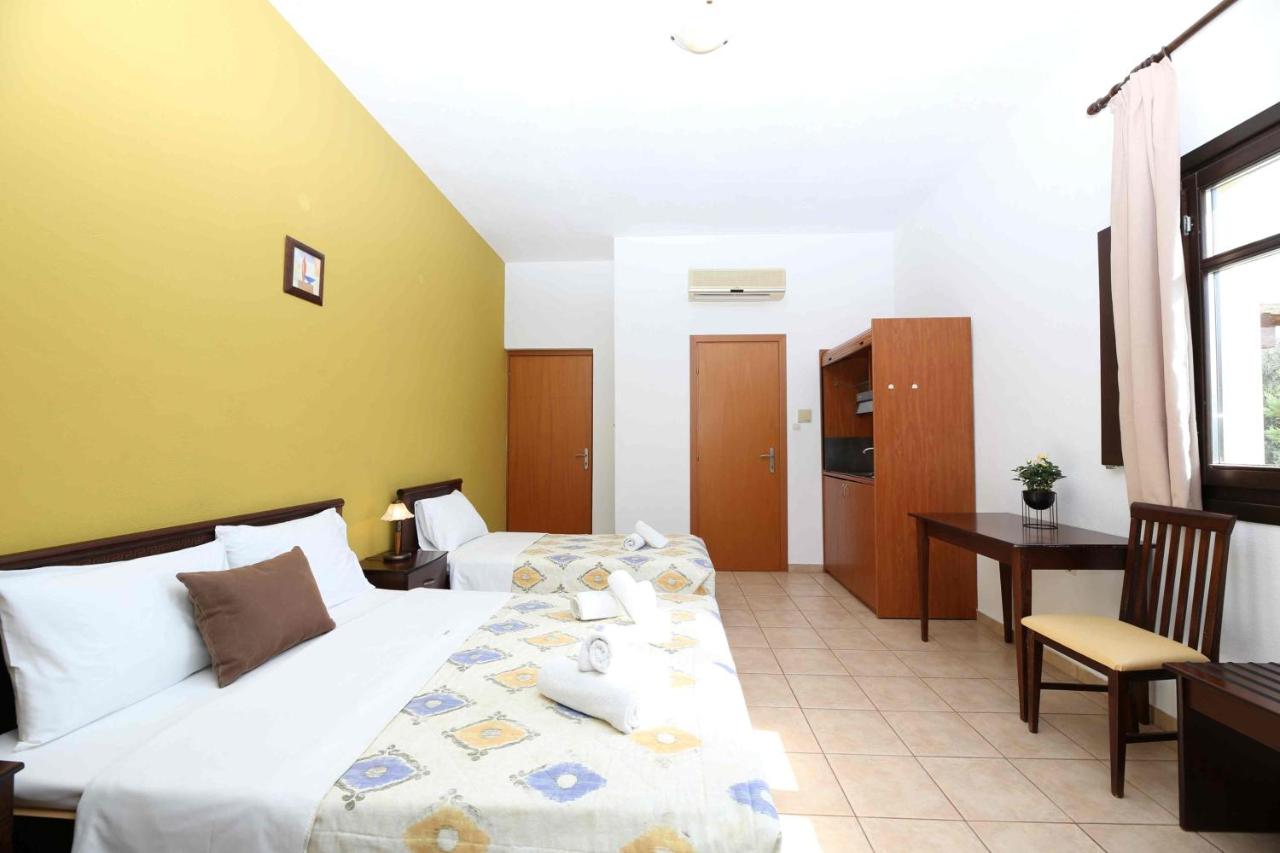 Studio (3 Adults + 1 child) - 2