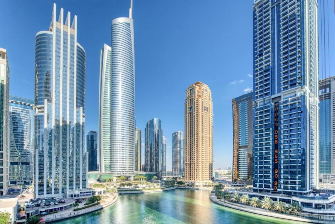 Luxury Studio with Balcony - Close to Metro & Marina - Ferienwohnung Dubai