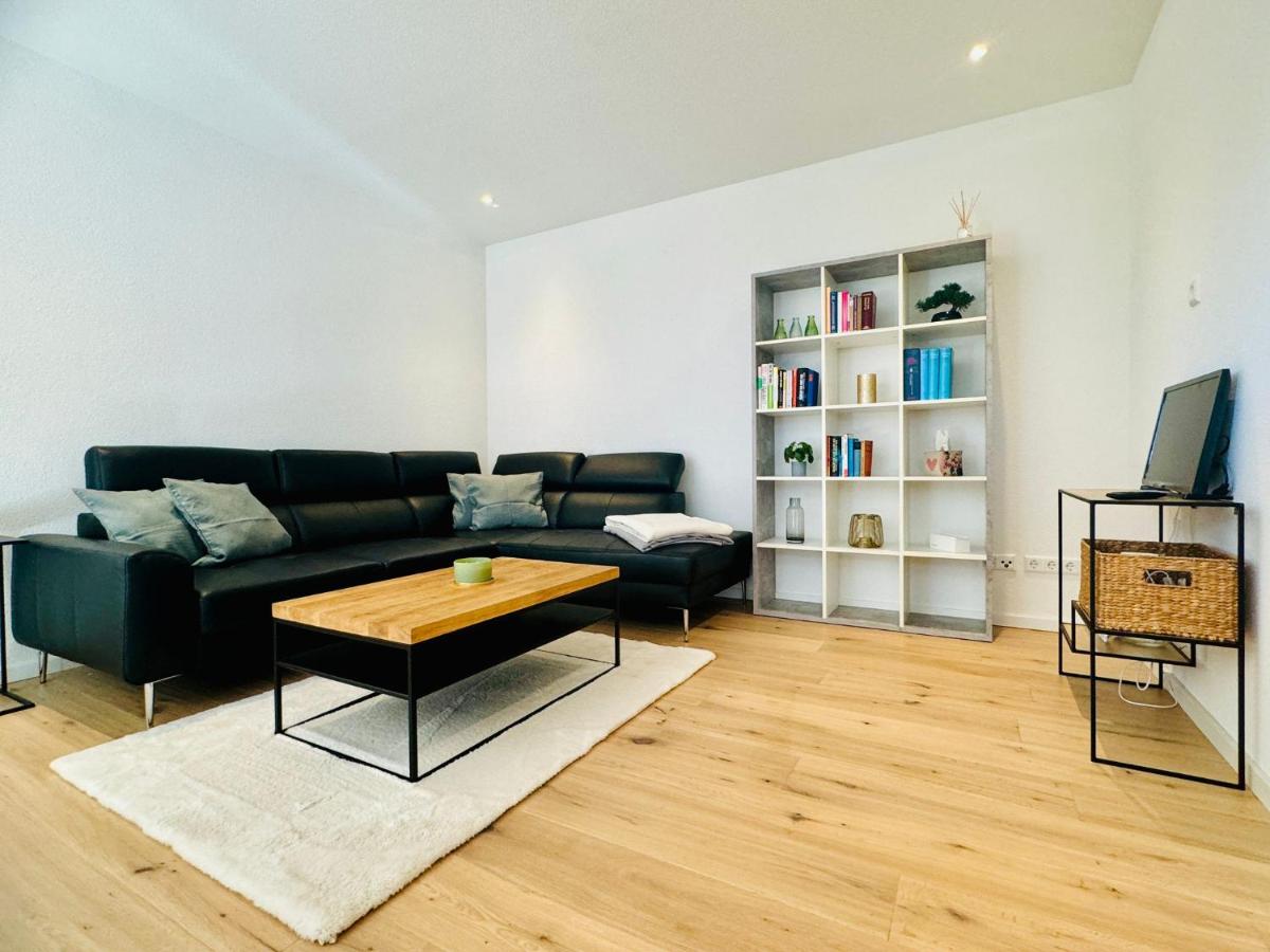 Stylisches Neubau Apartment mit großer Terrasse ruhig und idyllisch 30 Min Zürich - Chambres d'hôtes Wutöschingen