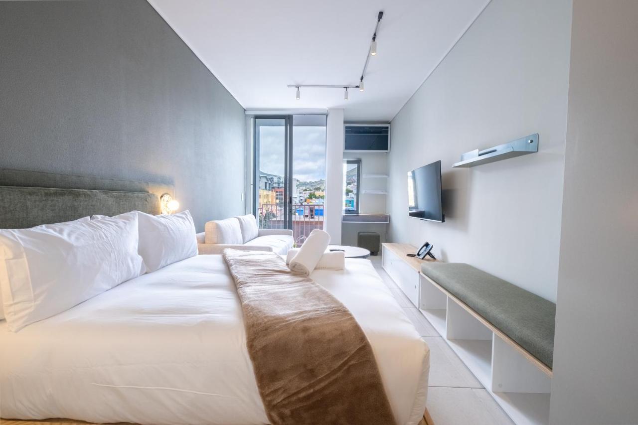 The Rose 405: Modern Studio Aprt with Rooftop Pool - B&B