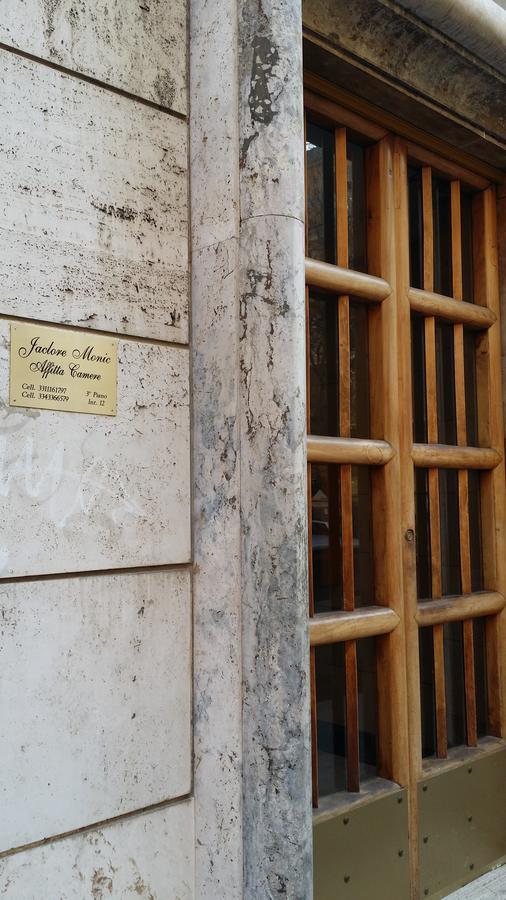 Jadore Monic - B&B Roma