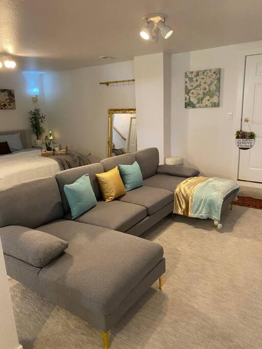 Studio Apartment on The Hill in Elko - B&B Elko