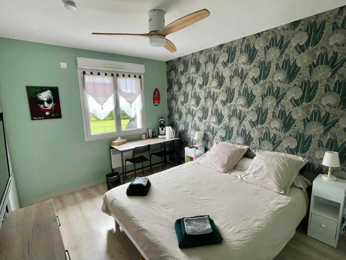 Chambre chez Delphine et Guillaume salle de bain et wc commun - B&B