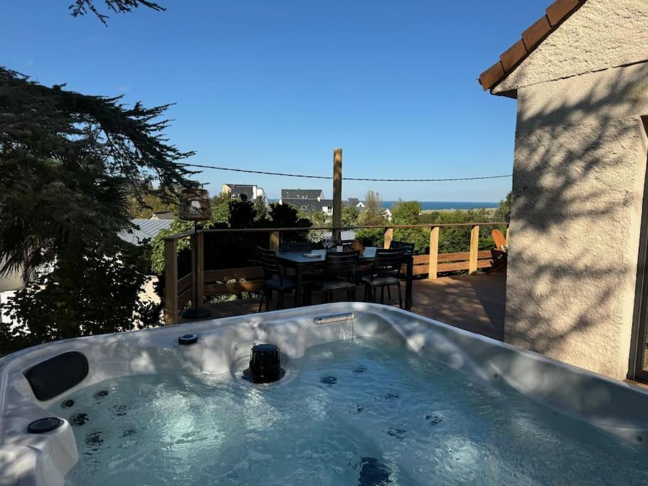 La Villa de l Observatoire jacuzzi vue mer - B&B Donville-les-Bains