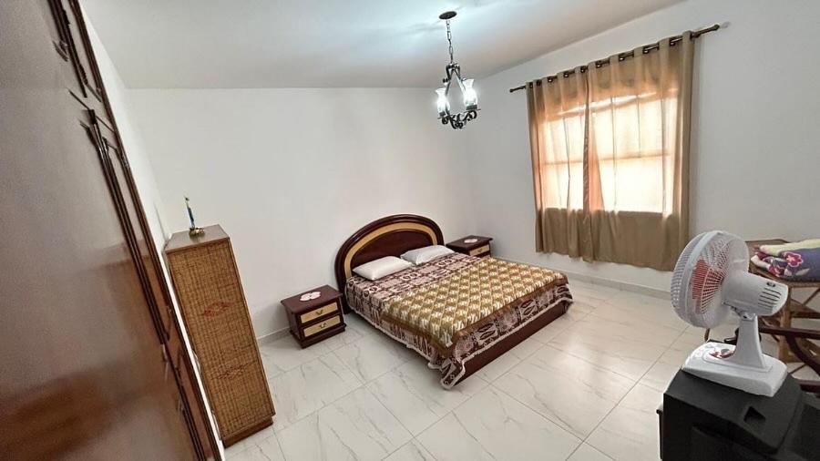 Dreibettzimmer mit Gemeinschaftsbad
