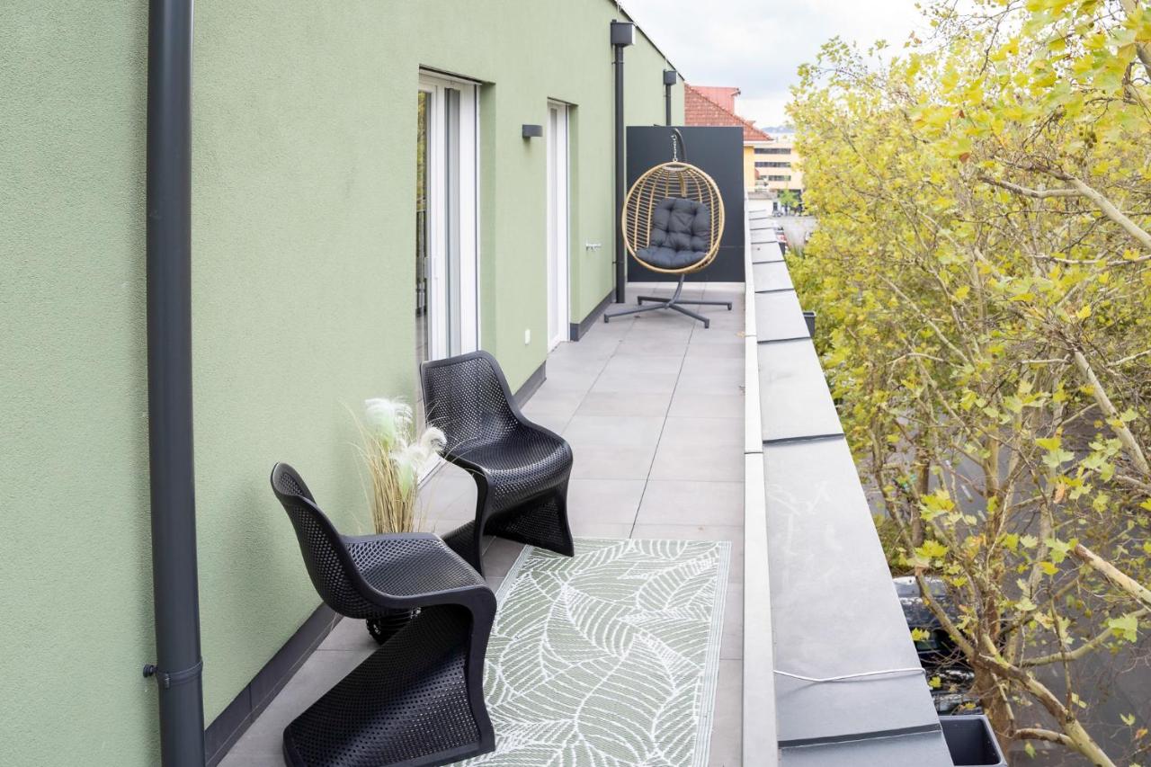 One-Bedroom Apartment with Balcony and Mountain View