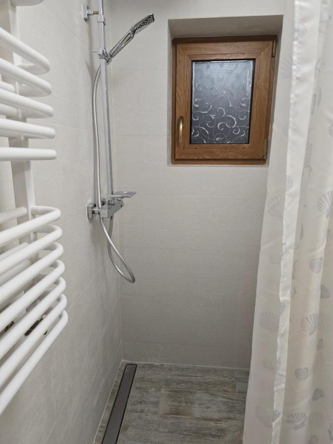 Appartamento con 2 Camere da Letto e Vista Giardino 