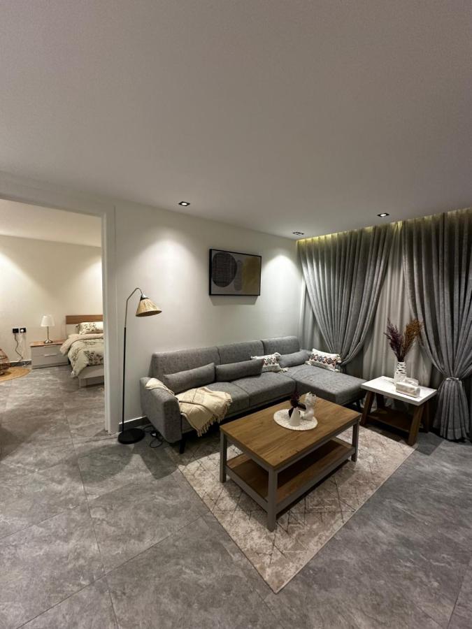شقة انيقة بصالة وغرفة نوم - مدخل خاص - Ferienwohnung Riad