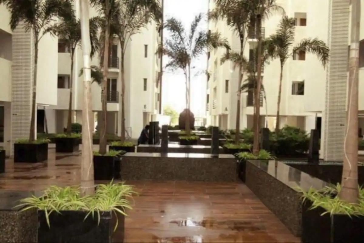 7 Seasons Palm Suite with Sky Orbit, Balcony, Swimming pool, WIFI, Playground - B&B