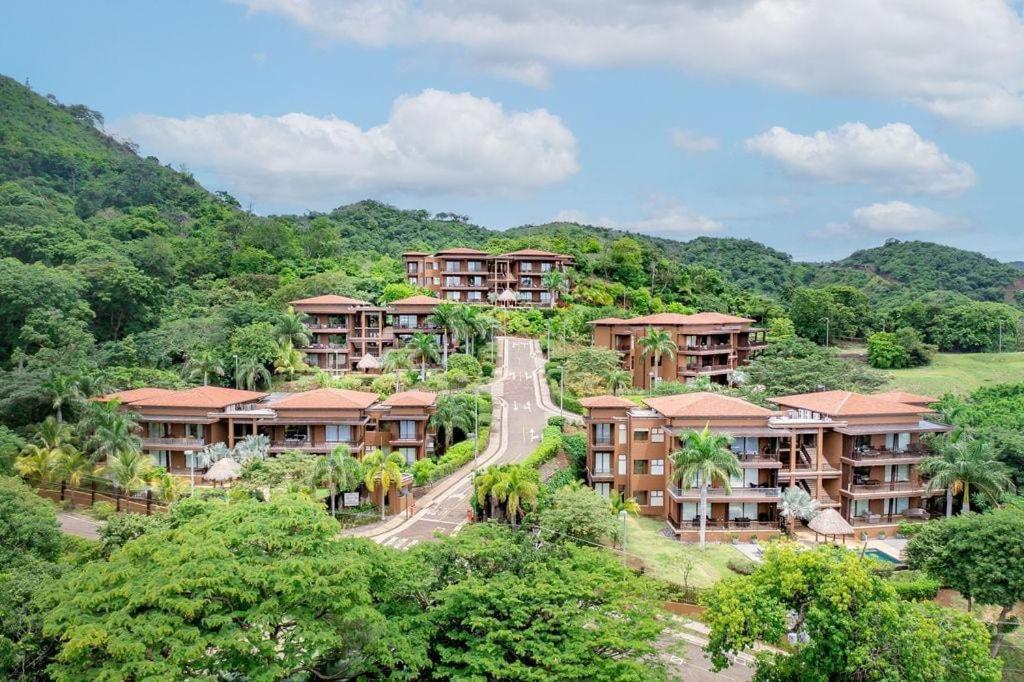 Oceanview Haven, Peaceful Pool & Comfort - B&B Ocotal