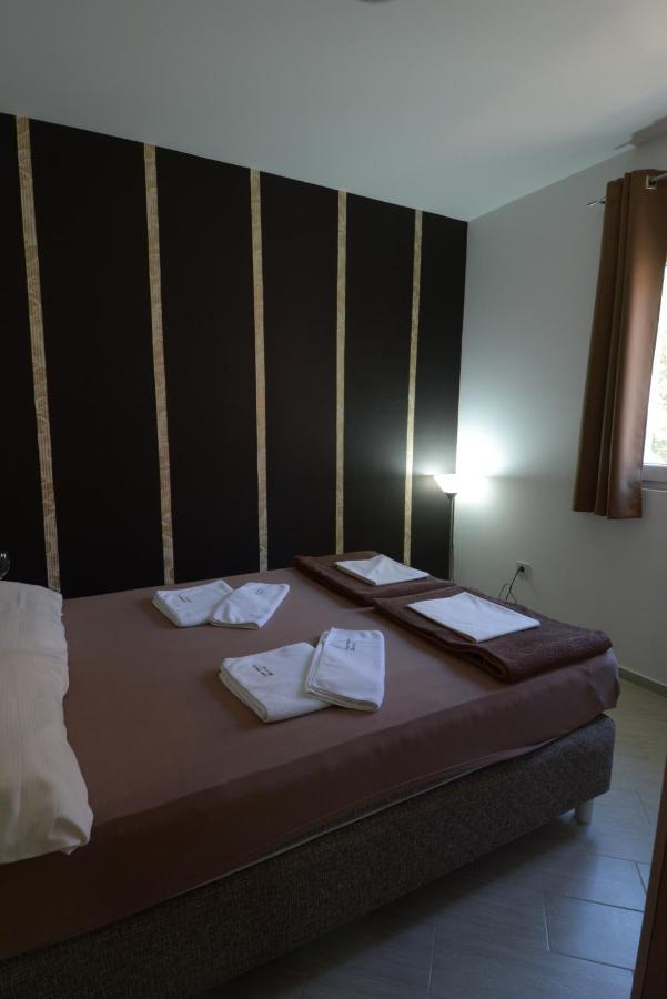 One-Bedroom Apartment with Balcony