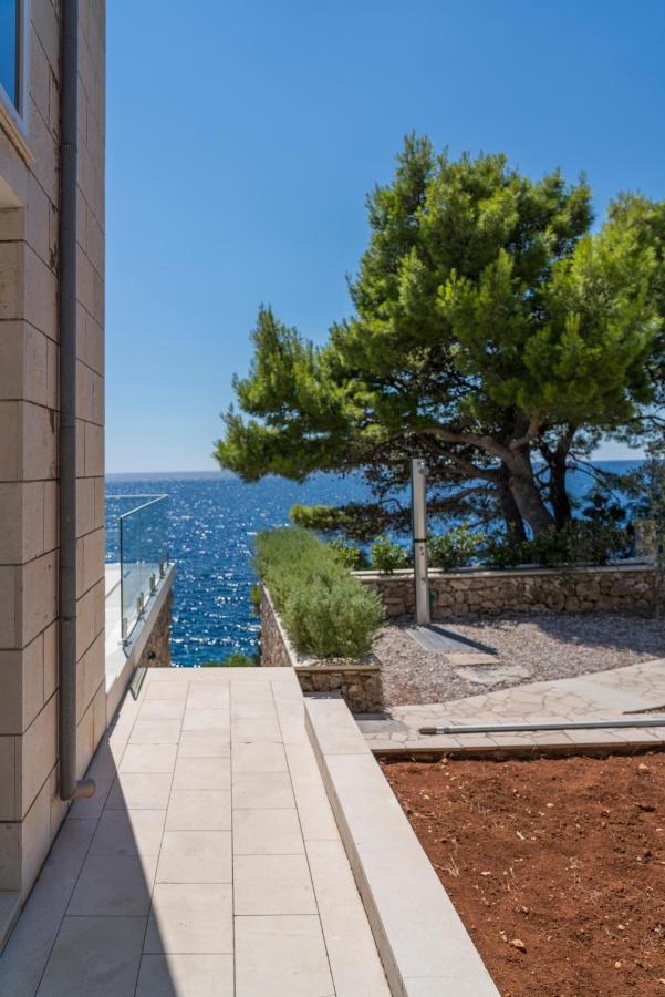 Seafront Villa Toma with Heated Pool - B&B